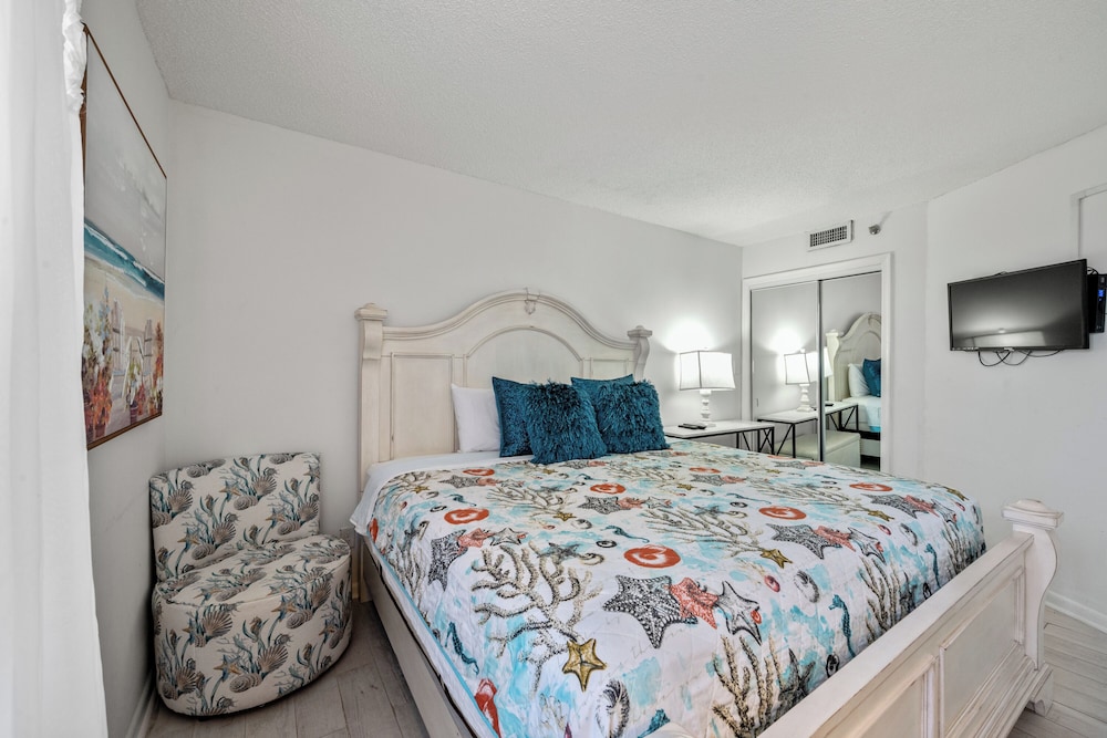 Units at Ocean Forest Plaza by Elliott Beach Rentals