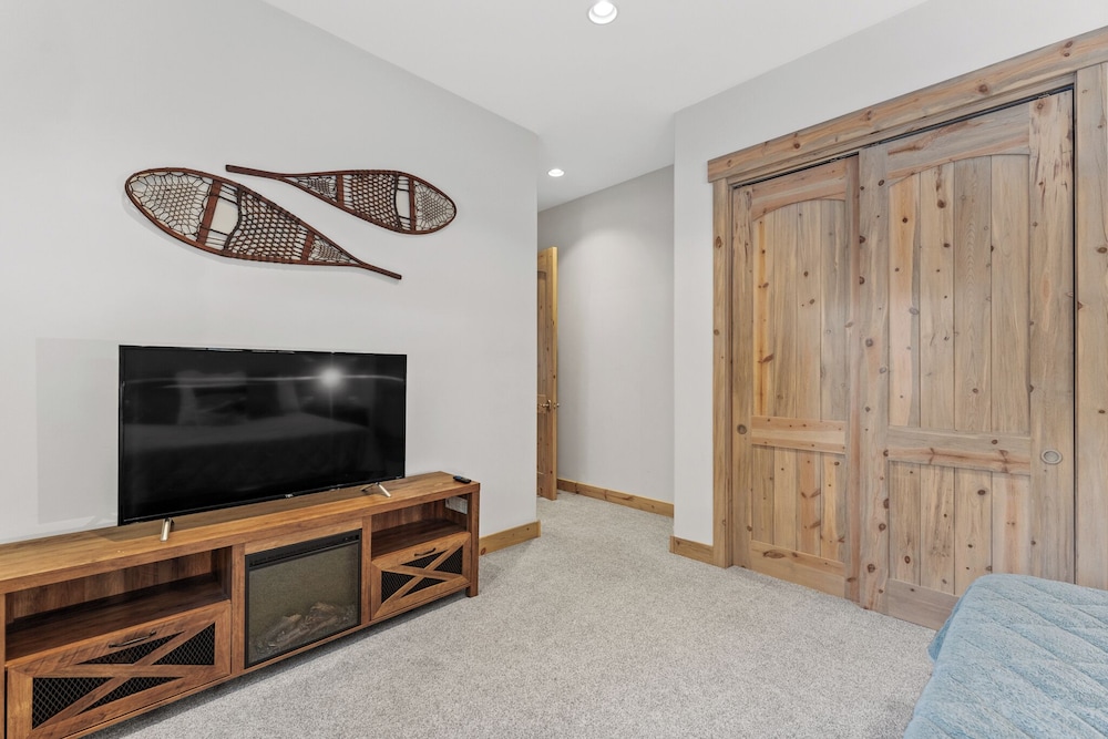 11 Riverwood Drive