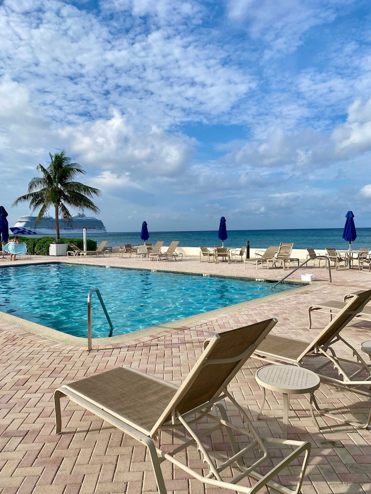 Oceanfront Condo on Seven Mile Beach