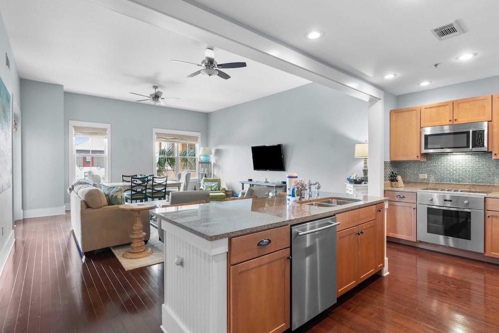 Salty Air & Blue Mountain Flair 3BR Condo w/ Pool, Balcony & Beach Access!