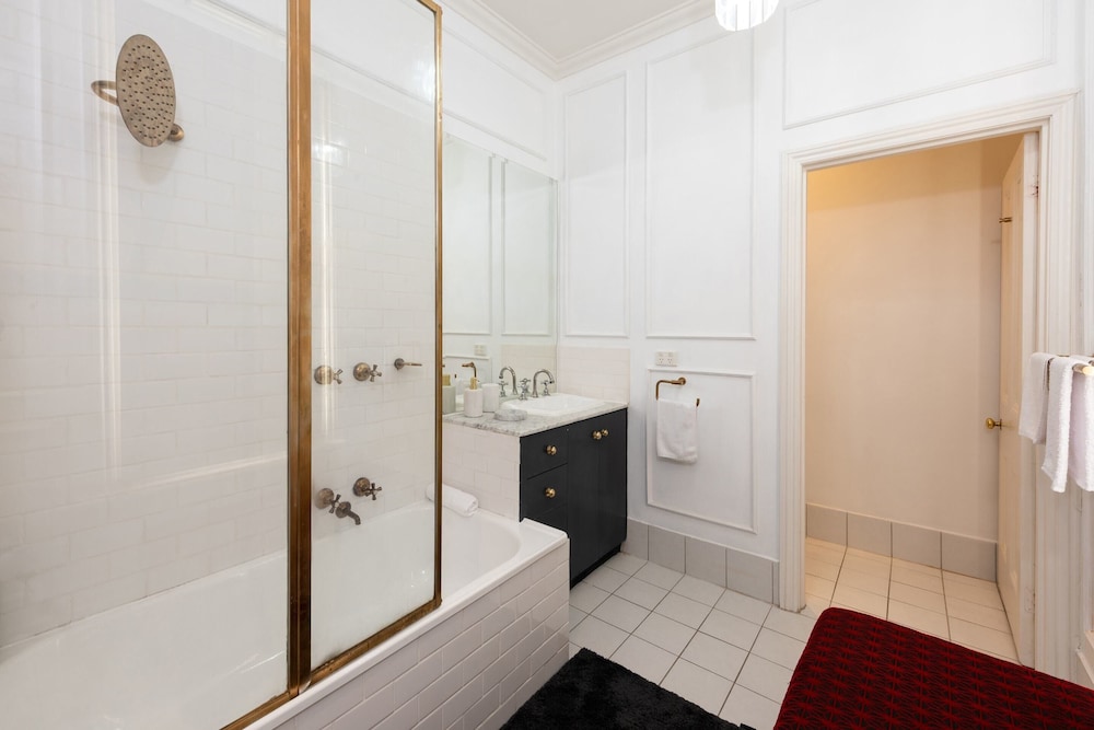 Quiet 2 Bedroom Apartment in Heritage Building in the CBD