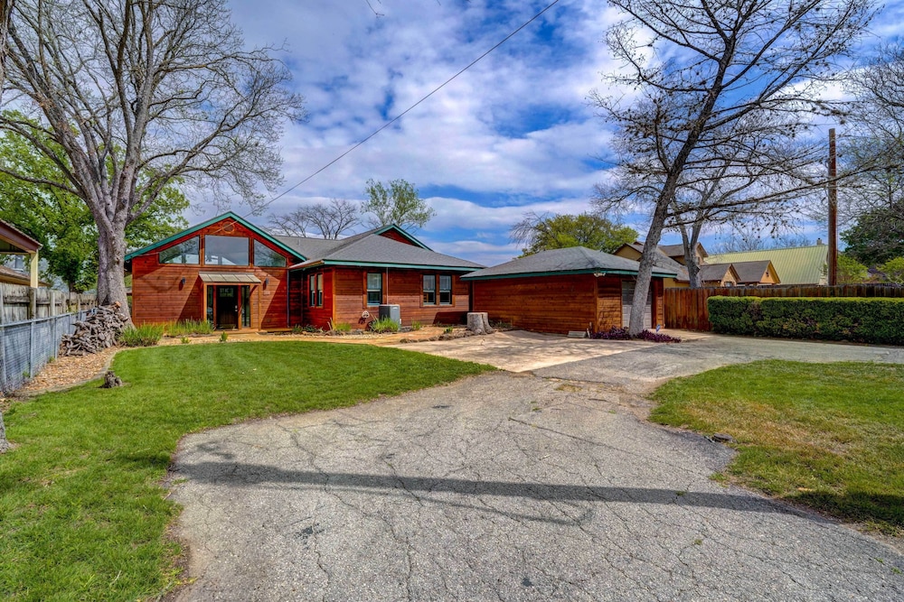 New Braunfels Retreat: Relax at 'the Hideout' view 5