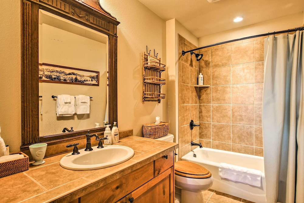 Lake & Mountain Views: Stunning Estes Park Home!