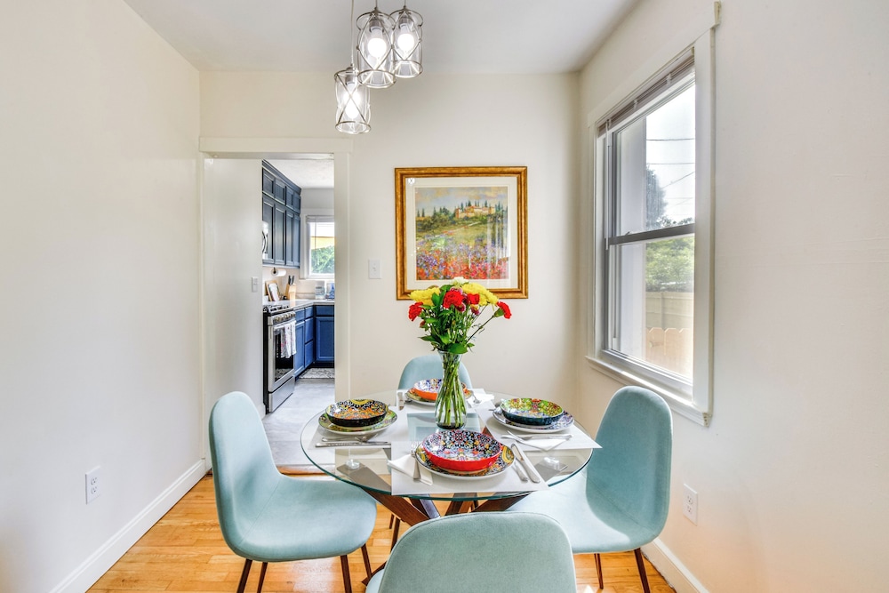 4 Mi to Clemson : Pet-friendly Seneca Cottage