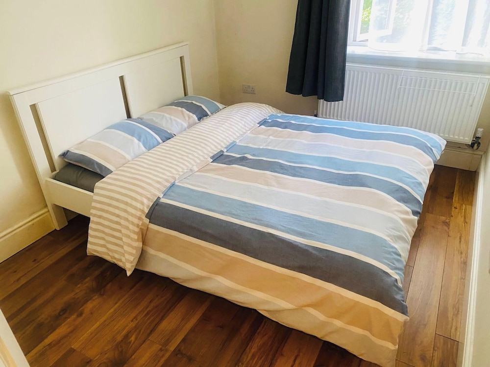 Modern Apt 3 Bedrooms Near Dundrum