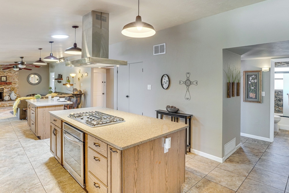 Dog-Friendly Getaway w/ Patio in Tucson!