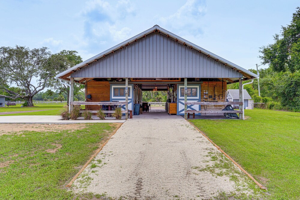 Farmhouse Hideaway w/ Covered Patio in Kissimmee