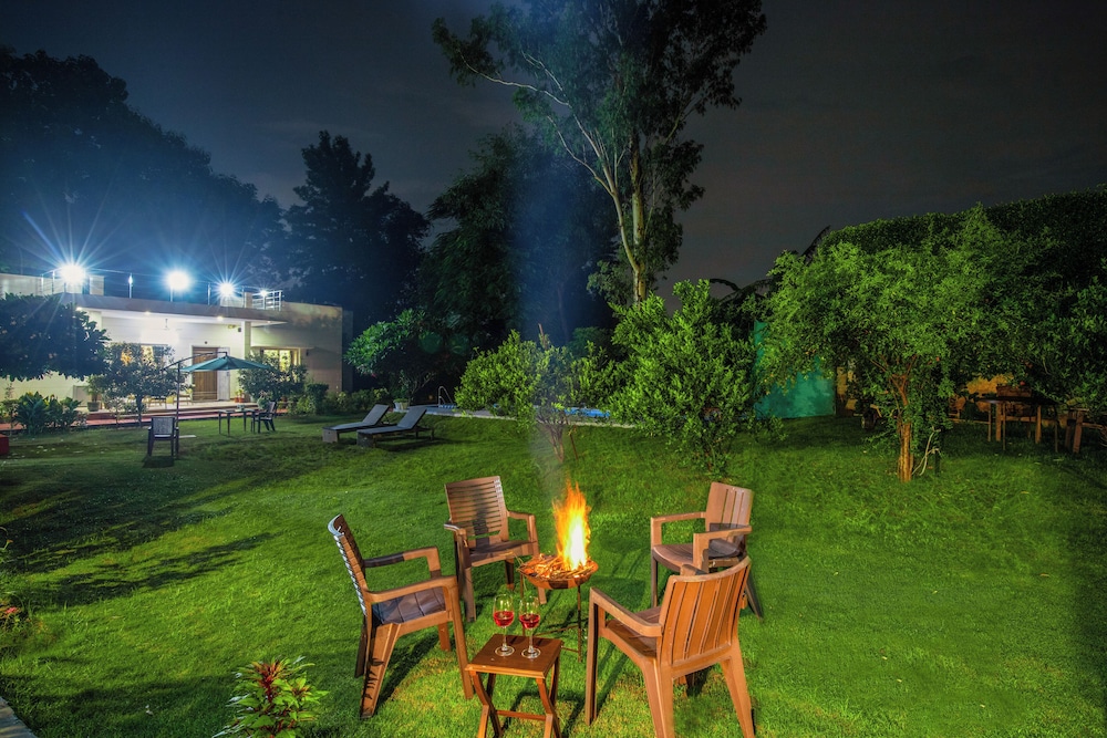 Alaya Stays 3 BHK with Pvt Pool-Daffodil