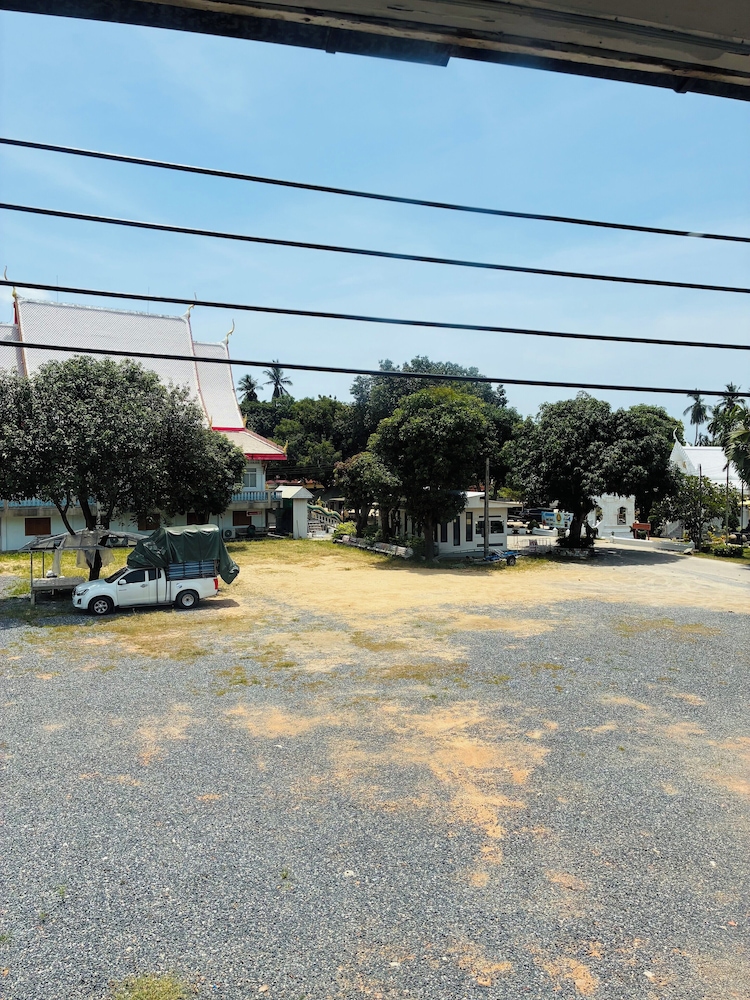 Apartment Wat Sawang Arom 08
