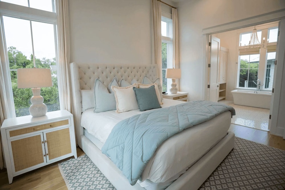 Sunset Pointe 30A by Avantstay Gulf Views, Carriage, Pool