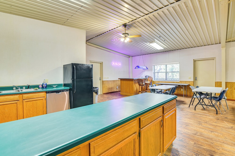 Riverfront Fishing: Home in Columbus w/ Grill