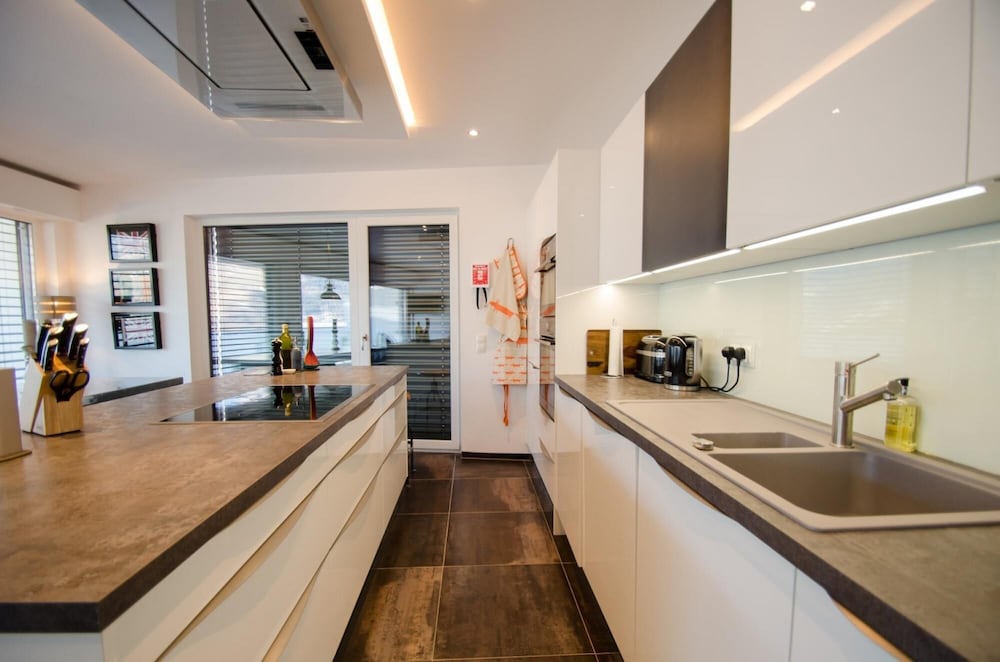 Superb Alpine Lodges Zell am See 6-8pax