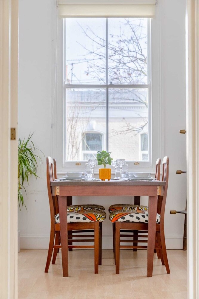 Spacious 3 Bedroom Flat in Brixton