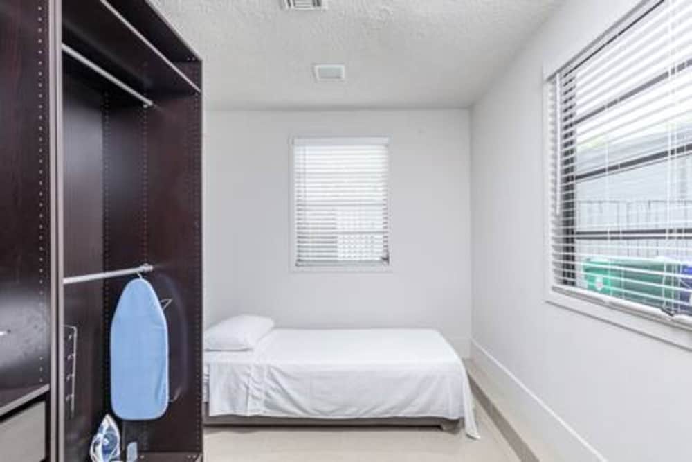 1720 Wa Kee 1B 4 Queen Beds Sleep 8 Pool Parking Wi-fi Patio