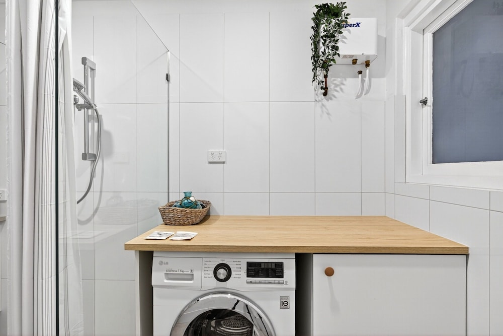 Bright 2-bed Unit Near Scarborough Beach
