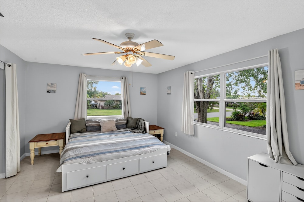 Chelsea Way Getaway Bright 4br Family Retreat 4 Bedroom Home