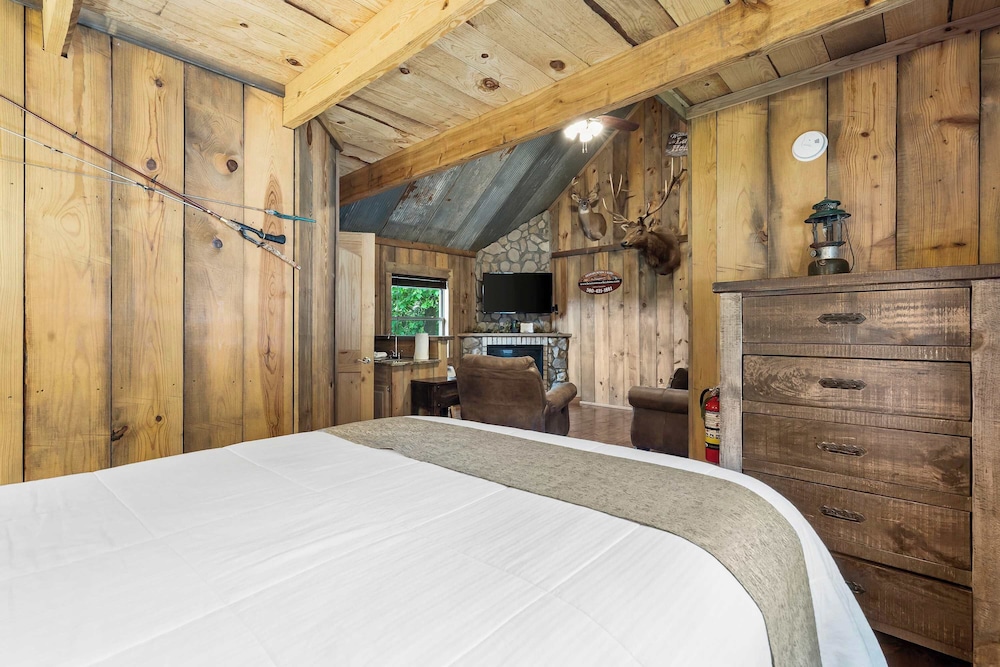 Antlers Point - Cabin for 4