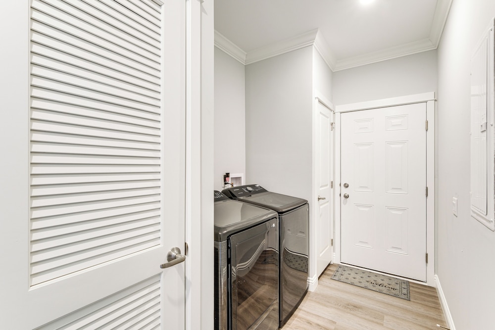 Furnished Screened Porch: Baypoint Resort Home!