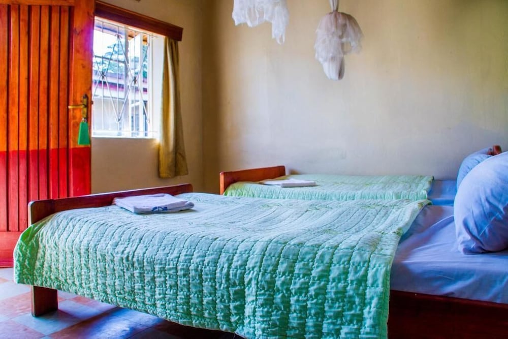 Sabinyo Guest House