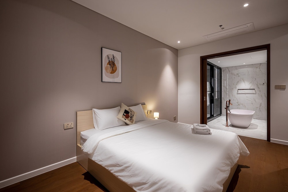 DongDong Apartment The Metropole