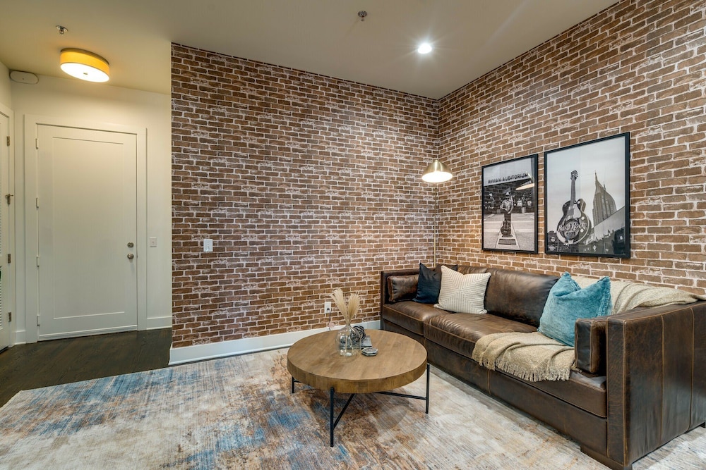 Lofts At 30th - Urban Lodge - Mins to Broadway!