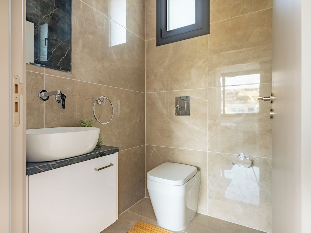 Sanders River Plaza Limassol Apartment