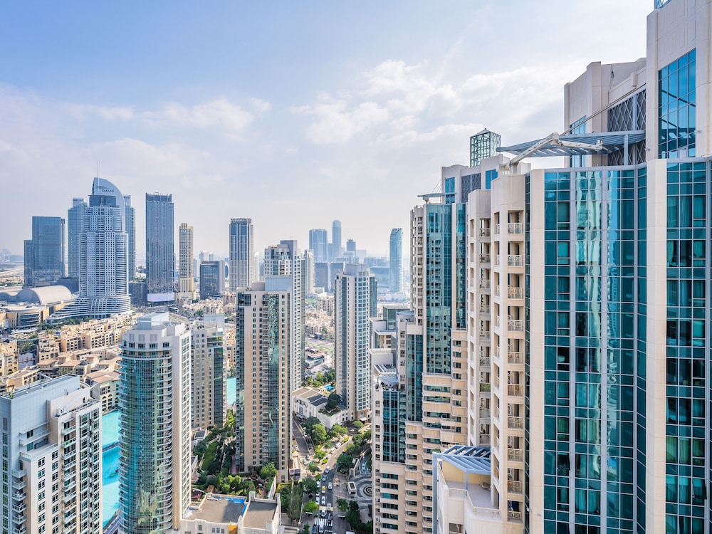 Skyline View From This Fancy Apt — Dubai