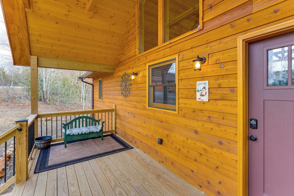 Fall Colors, Deck & Fireplace: Murphy Mtn Retreat!