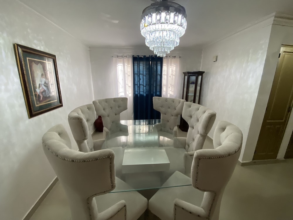 Spacious 3-bedroom Apartment in Santo Domingo! view 3