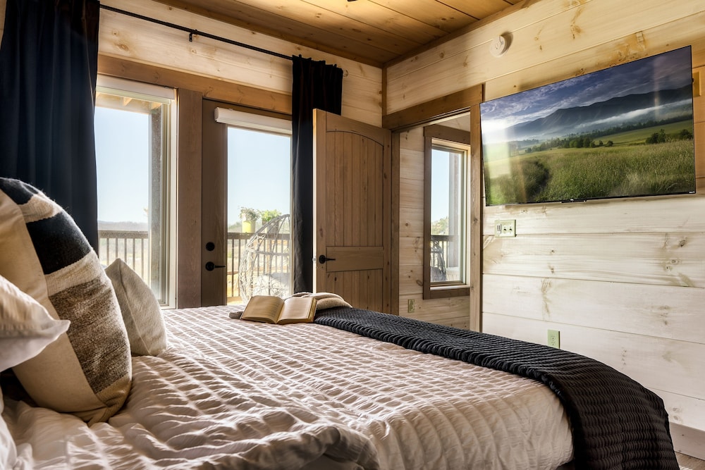 The Luxe 4 Bedroom Cabin