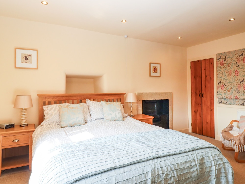 Manna Cottage view 4