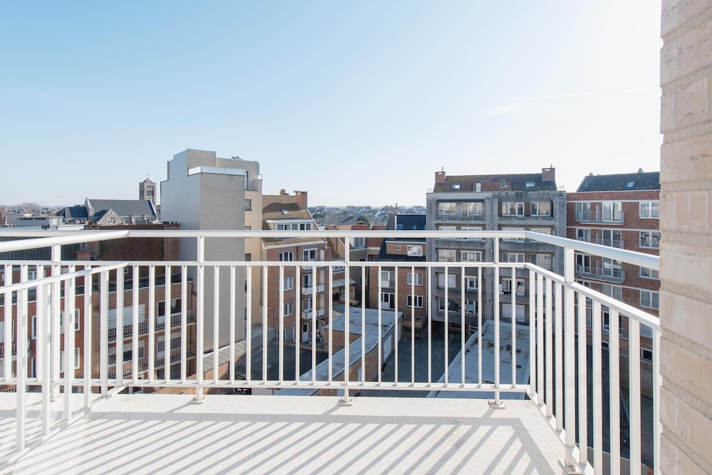 Apartment Close to the sea Wall of Mariakerke