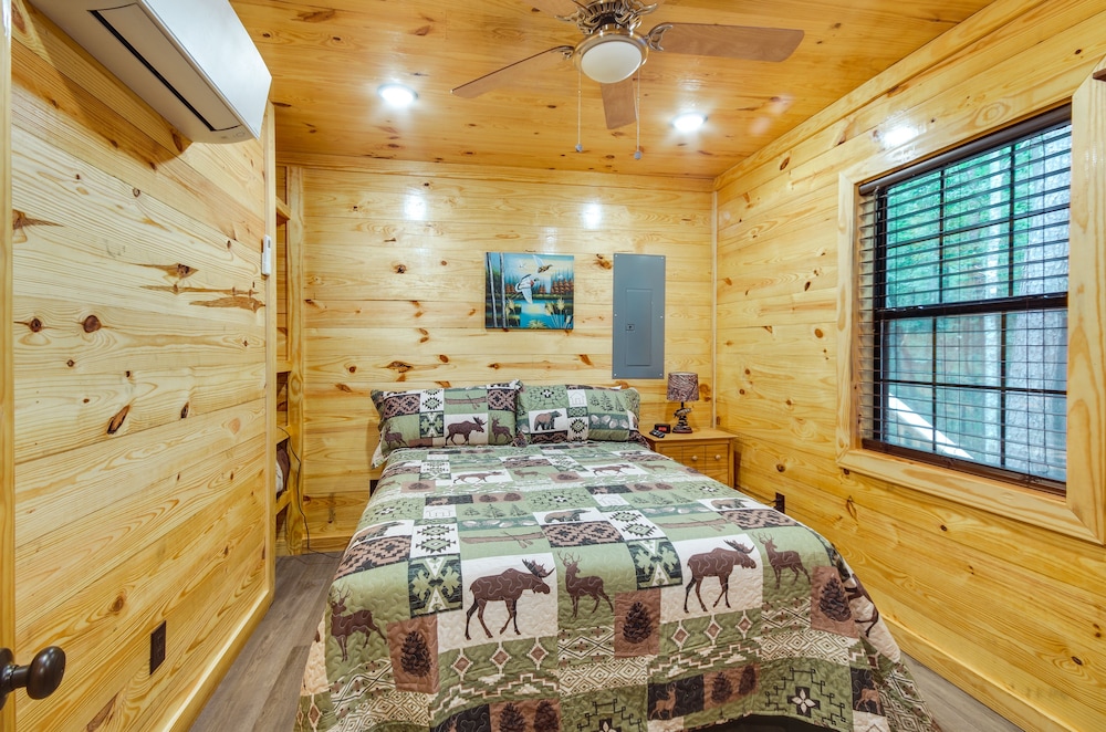 Crystal Springs Cabin, 4 Mi to Calling Panther! view 2