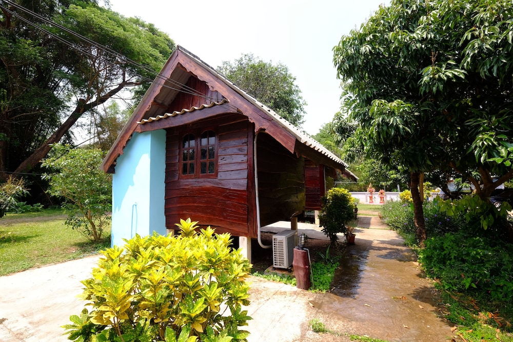 Baanpakrimklong Sukhamon Homestay & Resort