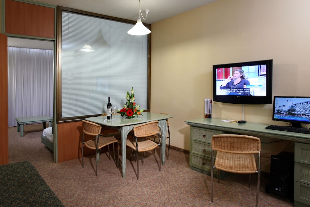 Tiberias Vacations - Club Hotel Tiberias - Property Image 12