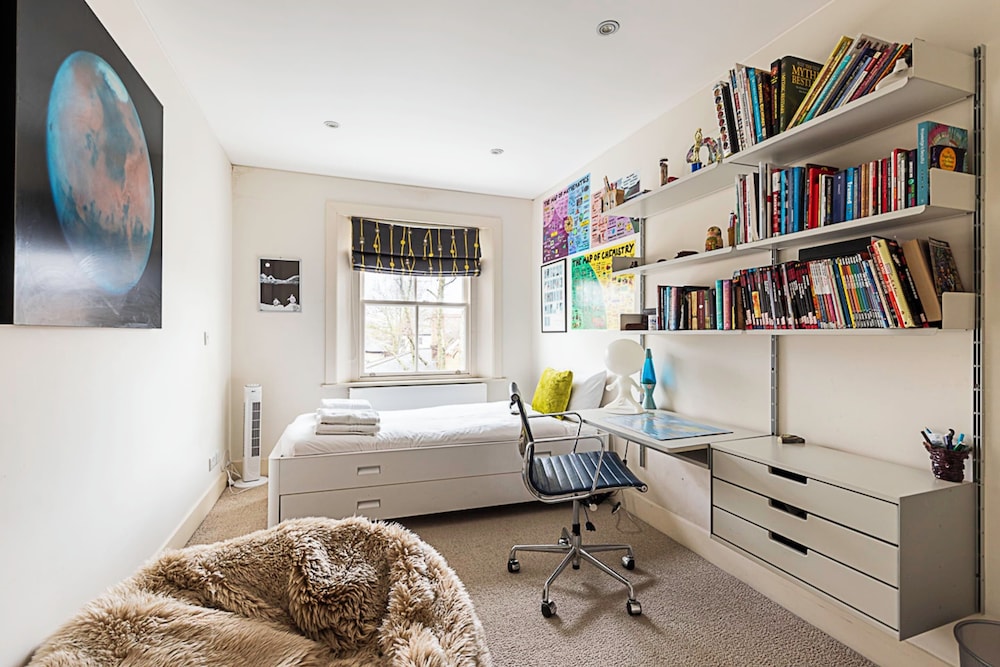 London Luxe Retreat: 5-bed Gem