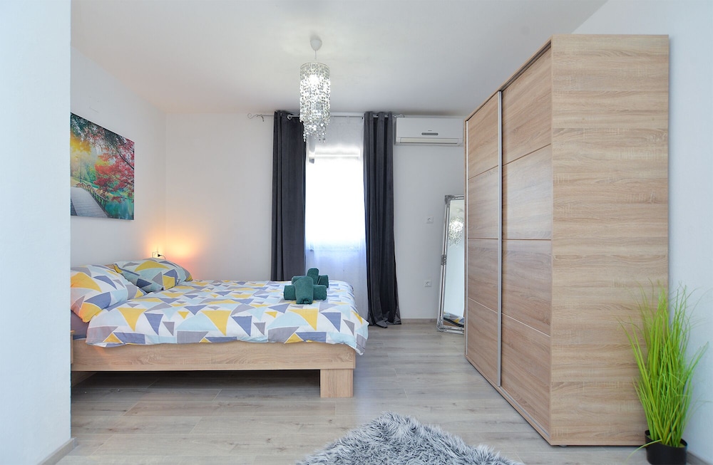 House 1790 view 5