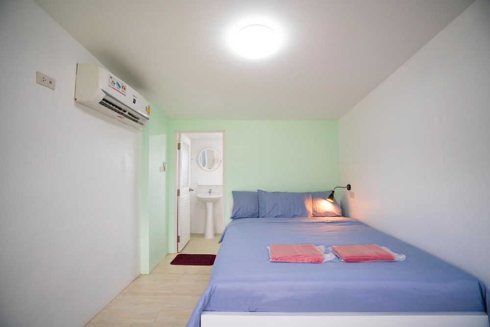 D Hub Hostel