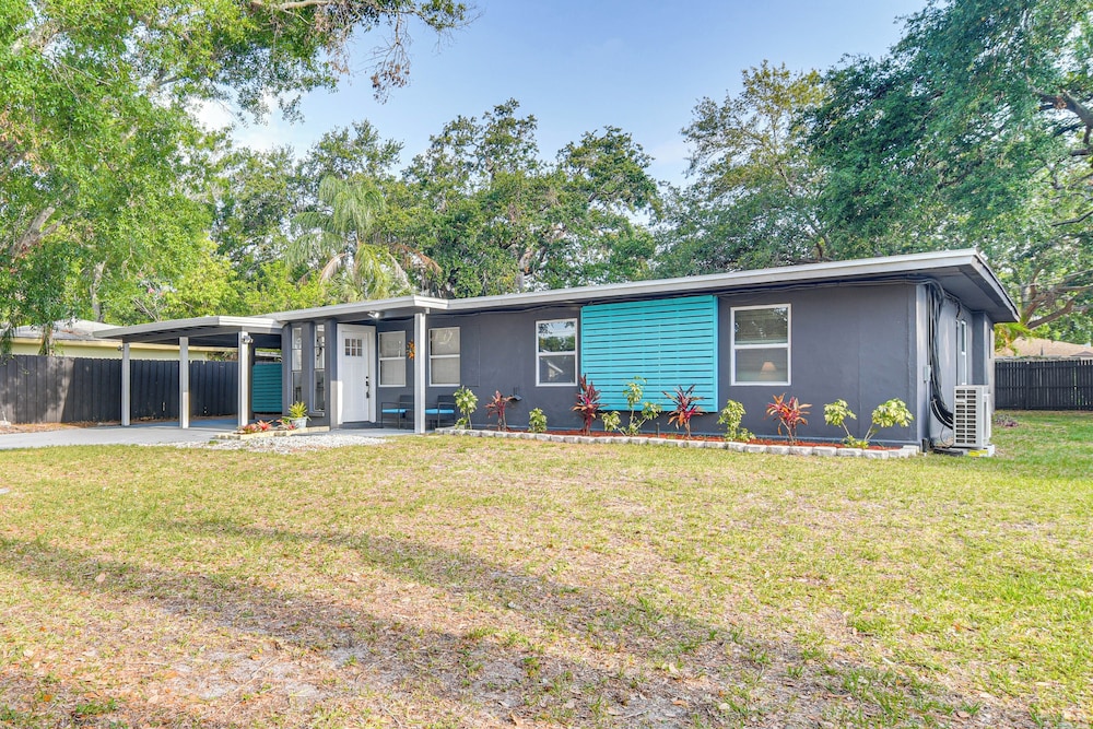 2 Mi to Beach: Family Getaway w/ Yard in St Pete!
