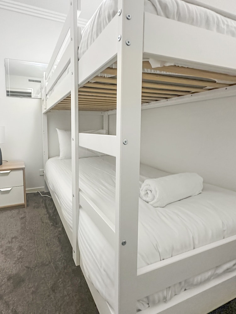 2-bed City Apartment With Gym