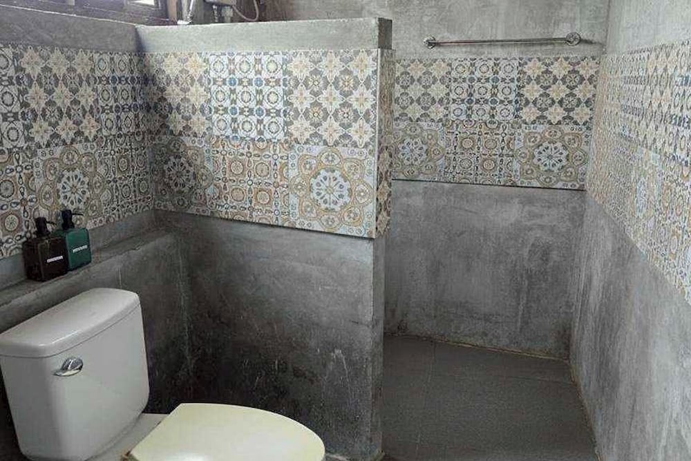 Sukhum Huai Khwang Guest House