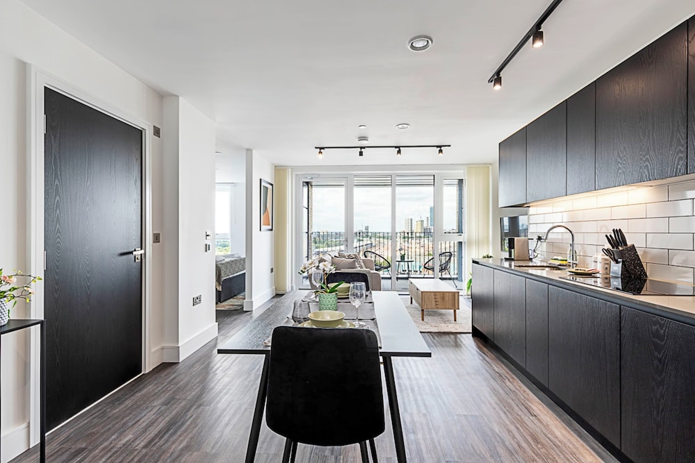 Sky-High Studio with Stunning Views