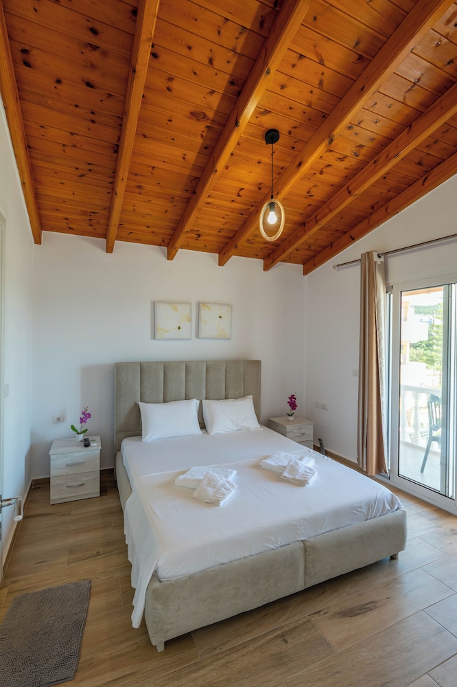 Sunny Villa