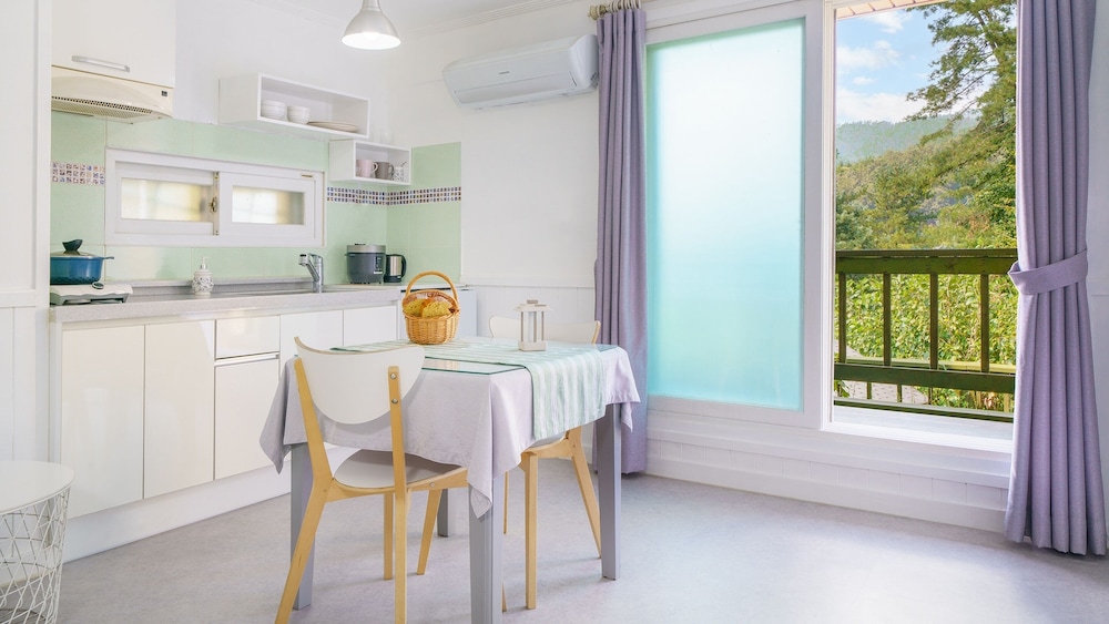 Yangpyeong Beulleosseom pet spa Pension