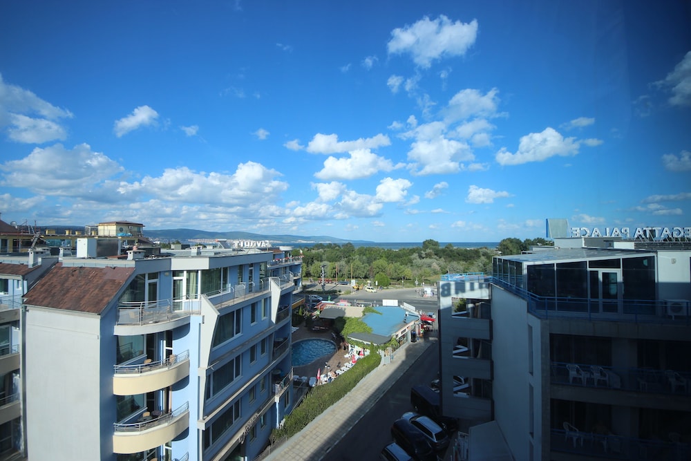 Menada Apartments in Rainbow 1 Complex