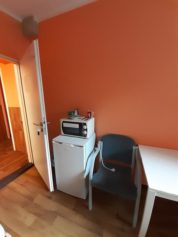 2-Rent Group Hostel Rooms&Apartments TUB19A