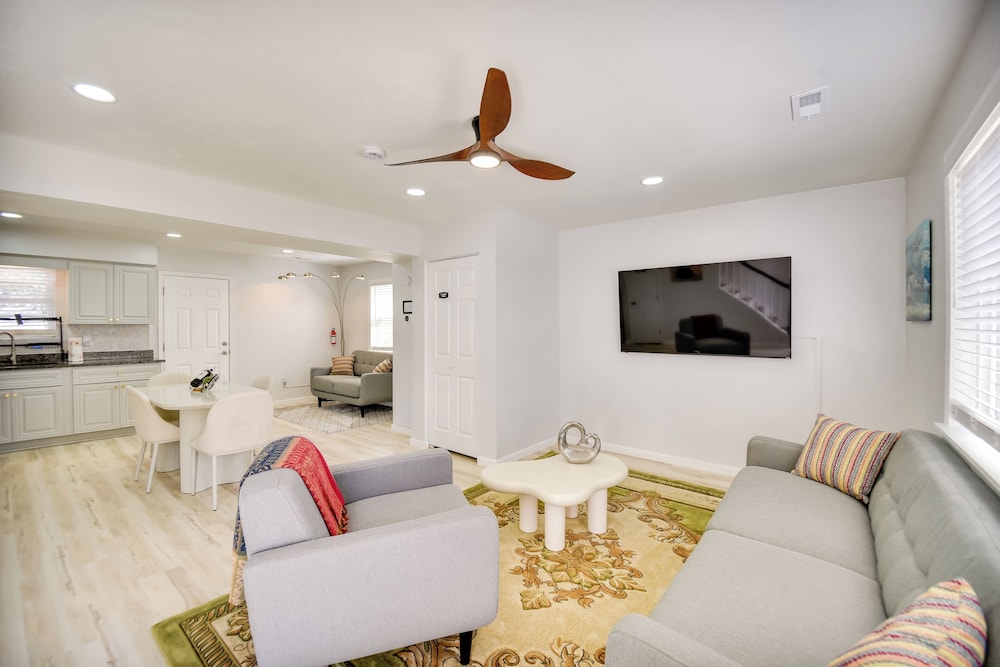 Easy Beach Access: Duplex 1/2 Mi to Chesapeake Bay