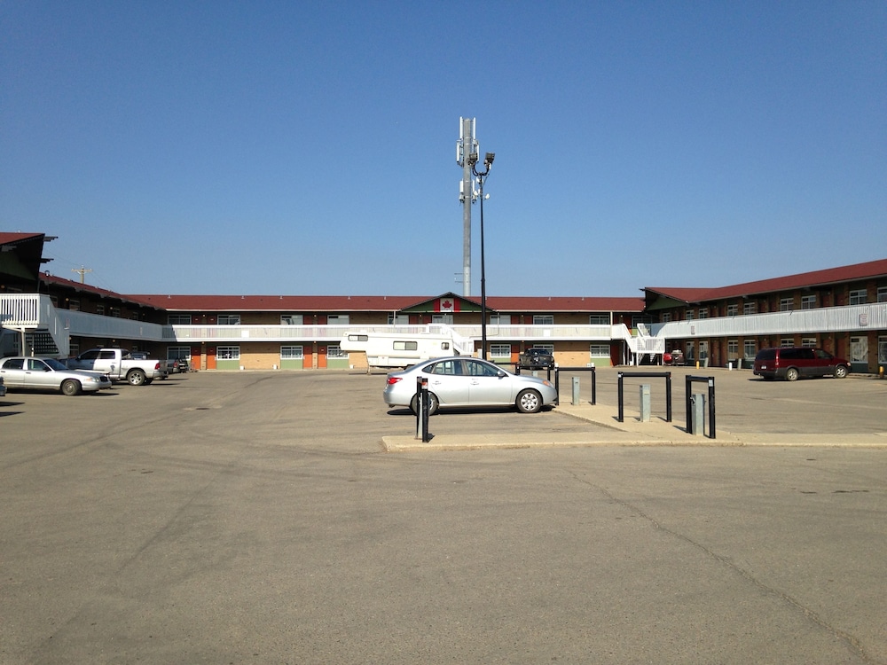 Grande Prairie Vacations - Silver Crest Lodge - Property Image 5
