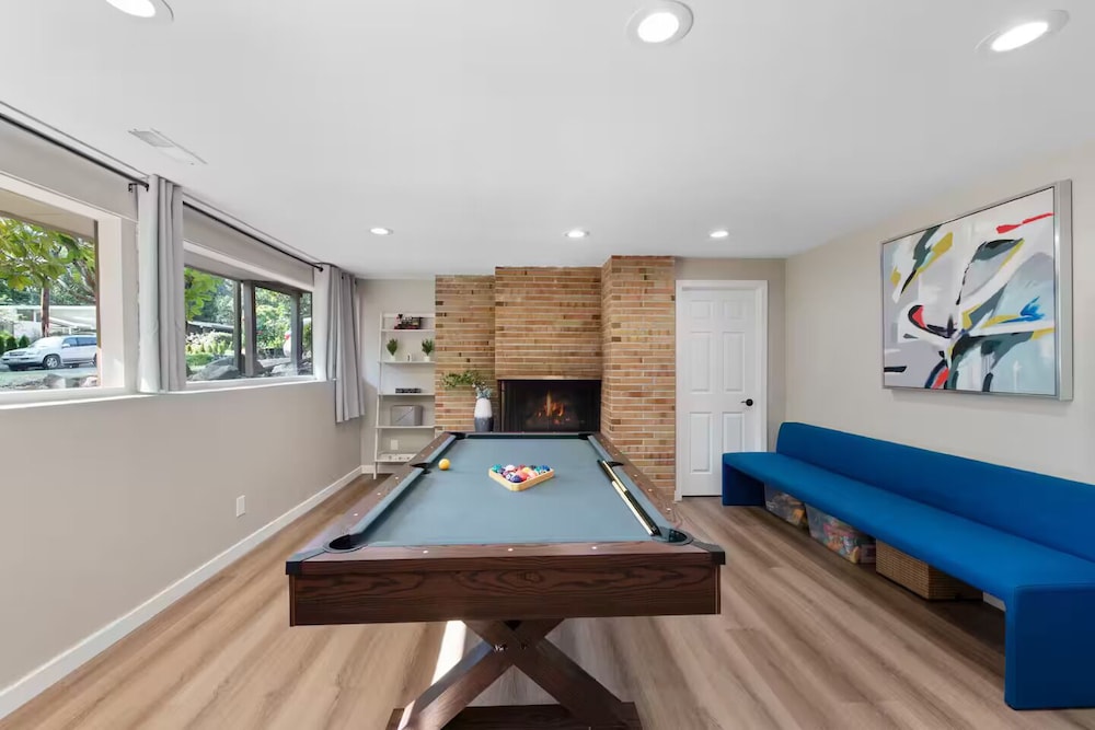 Stylish & Spacious Retreat in Downtown Bellevue