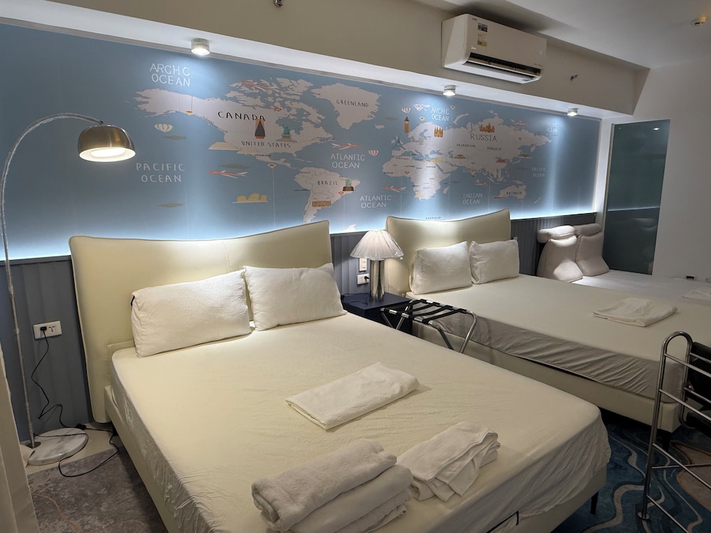 Luxury Penthouse & High-Floor Hotel near City of Dreams, Airport, Okada, and Solaire Casino